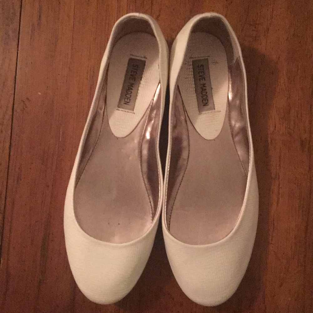 Steve Madden white flats